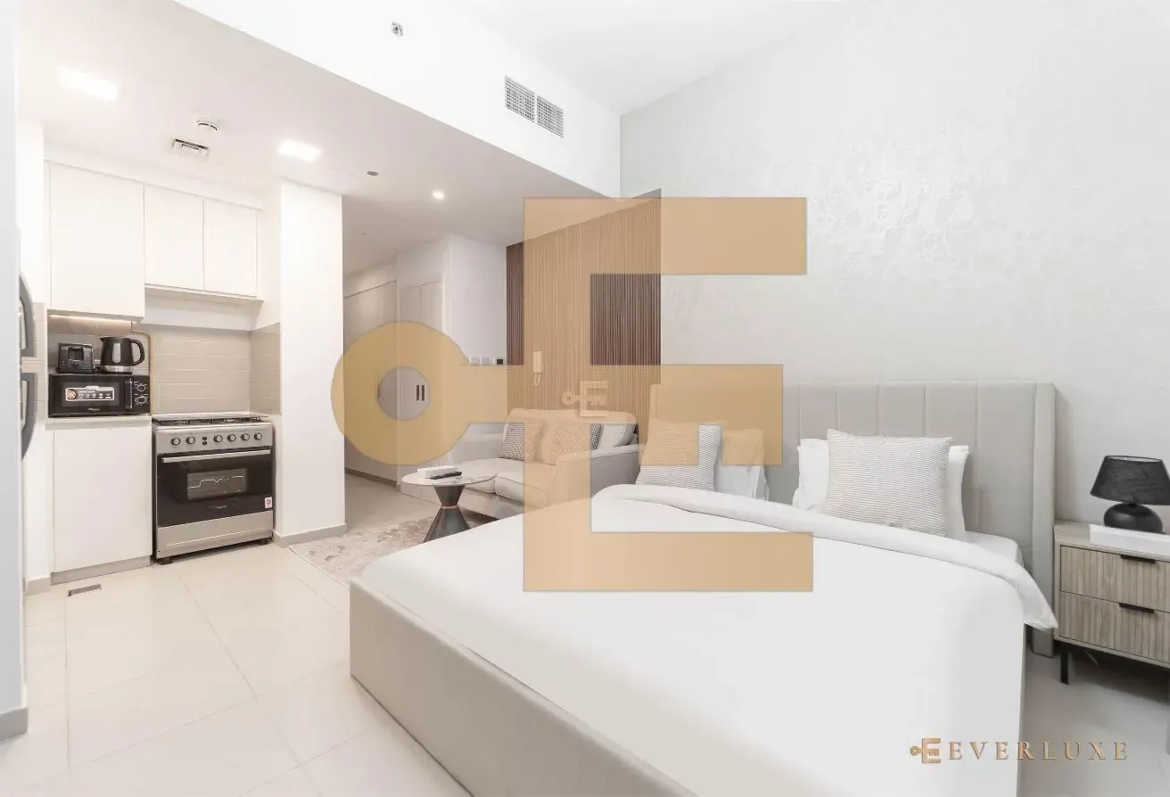 Contemporary Studio | Bright 5th Floor Living