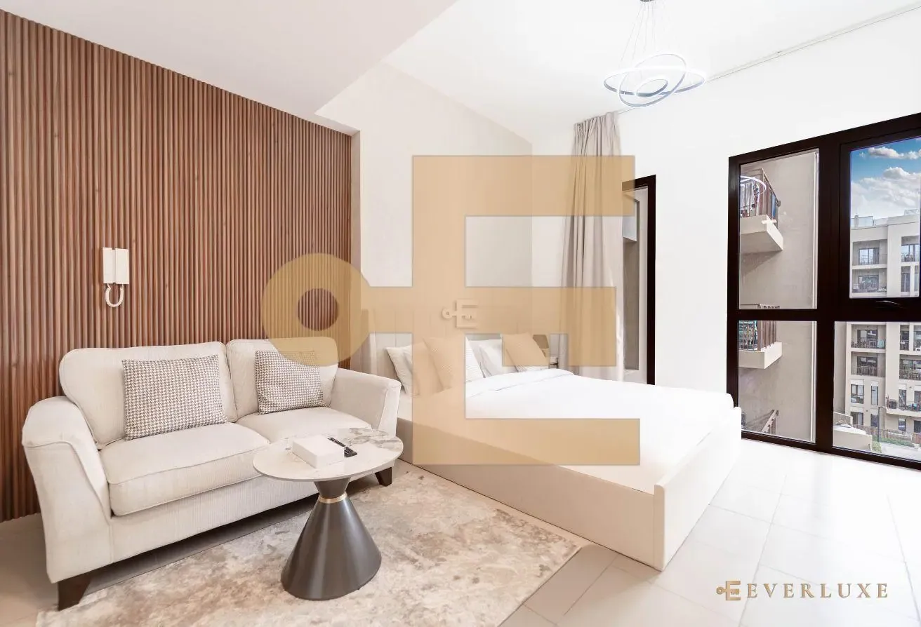 Contemporary Studio | Bright 5th Floor Living