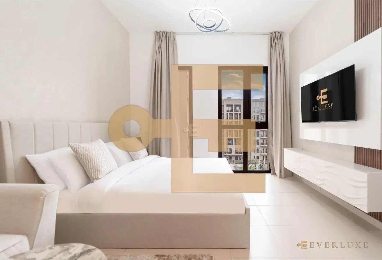 Contemporary Studio | Bright 5th Floor Living