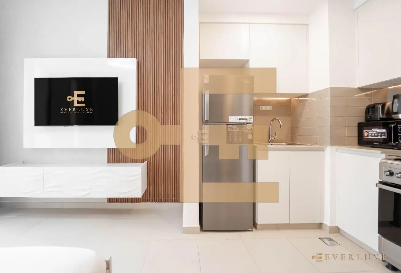 Contemporary Studio | Bright 5th Floor Living