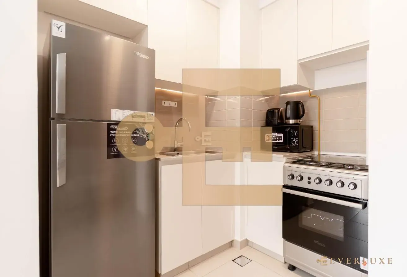 Contemporary Studio | Bright 5th Floor Living