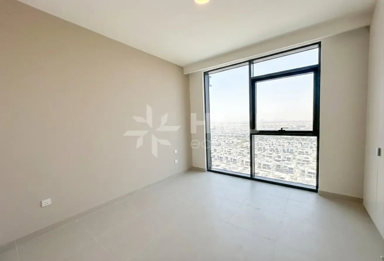 Modern | Pool & Villa View | Vacant | Pet Allowed