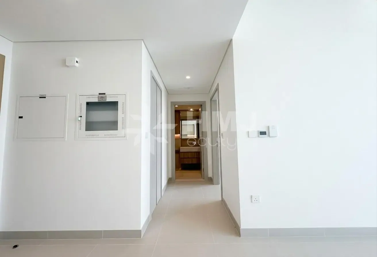 Modern | Pool & Villa View | Vacant | Pet Allowed
