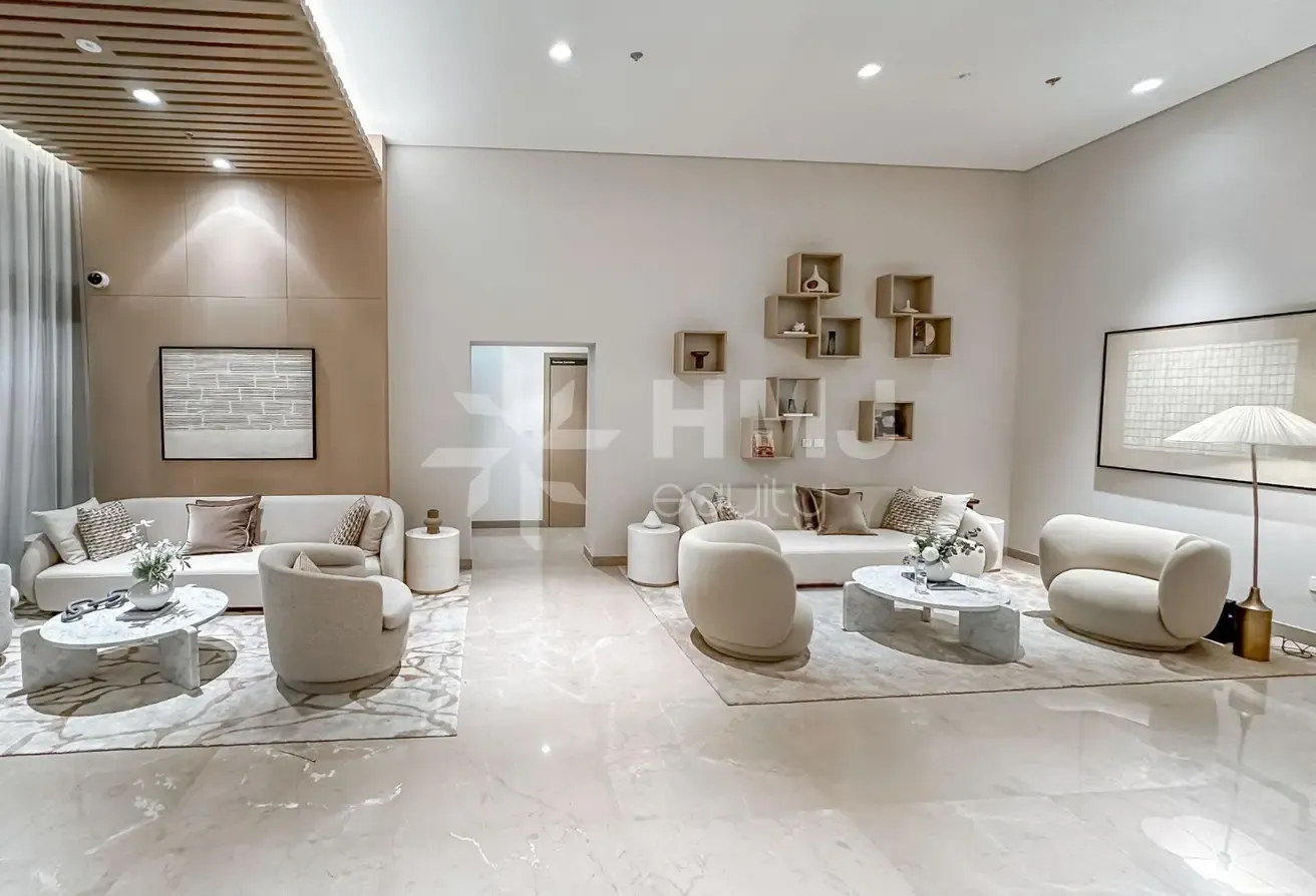 Modern | Pool & Villa View | Vacant | Pet Allowed