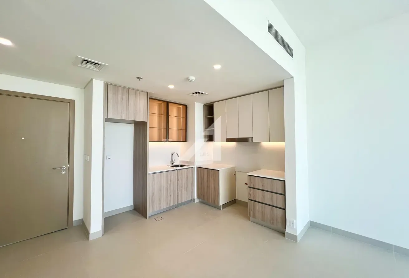 High Floor | Ready to Move In | Multiple Cheques