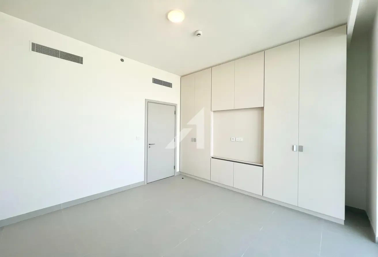 High Floor | Ready to Move In | Multiple Cheques