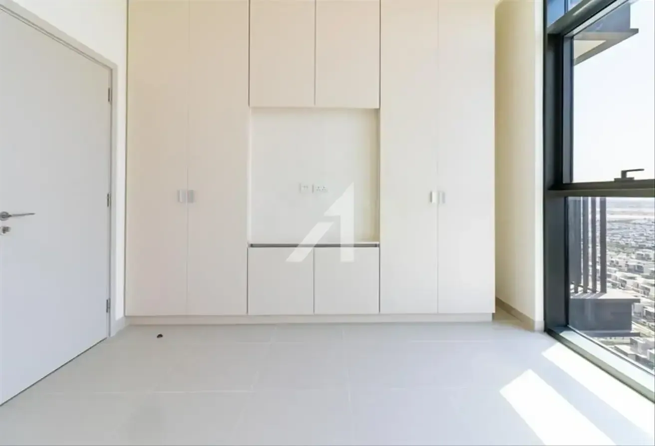 High Floor | Ready to Move In | Multiple Cheques