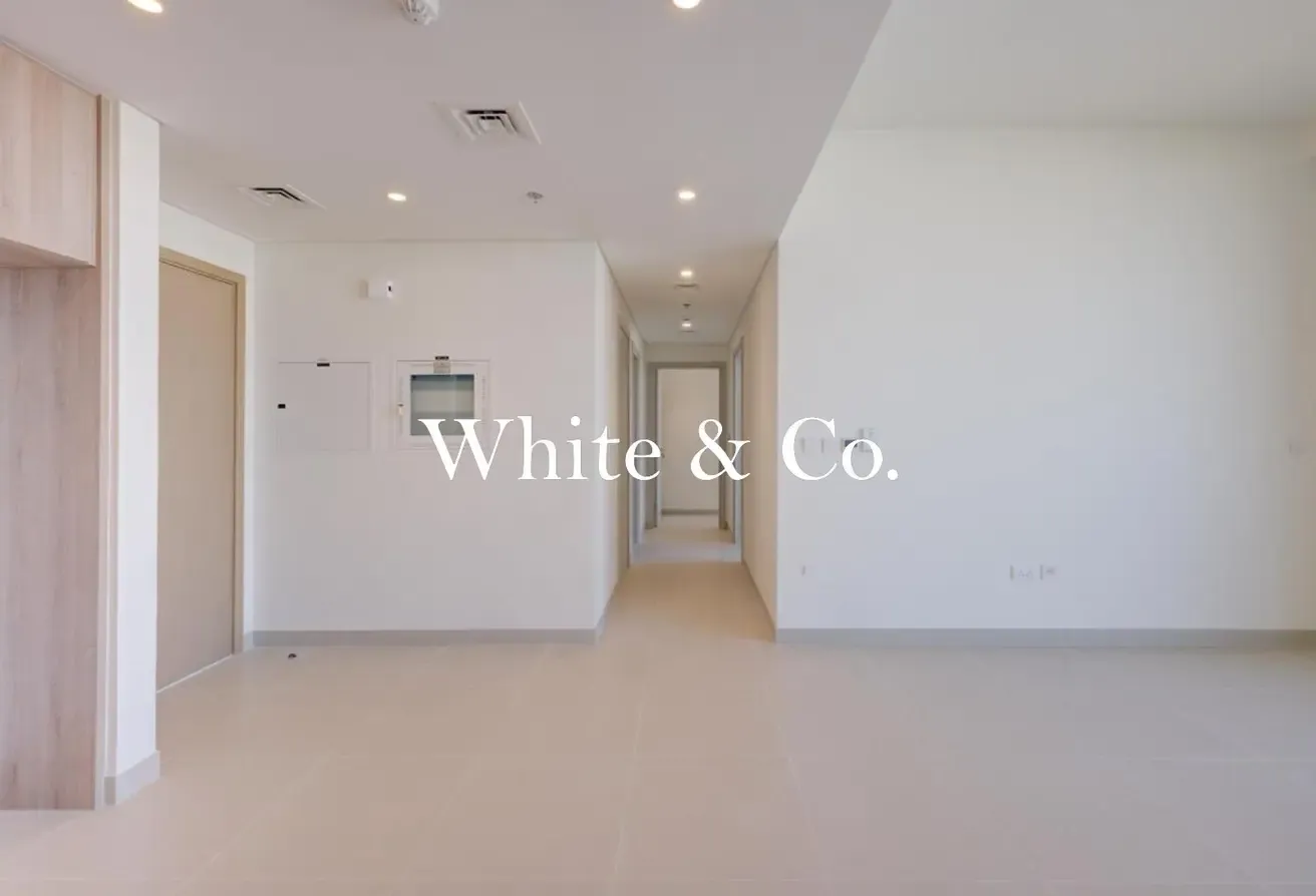 Vacant Now | High Floor | Modern and light