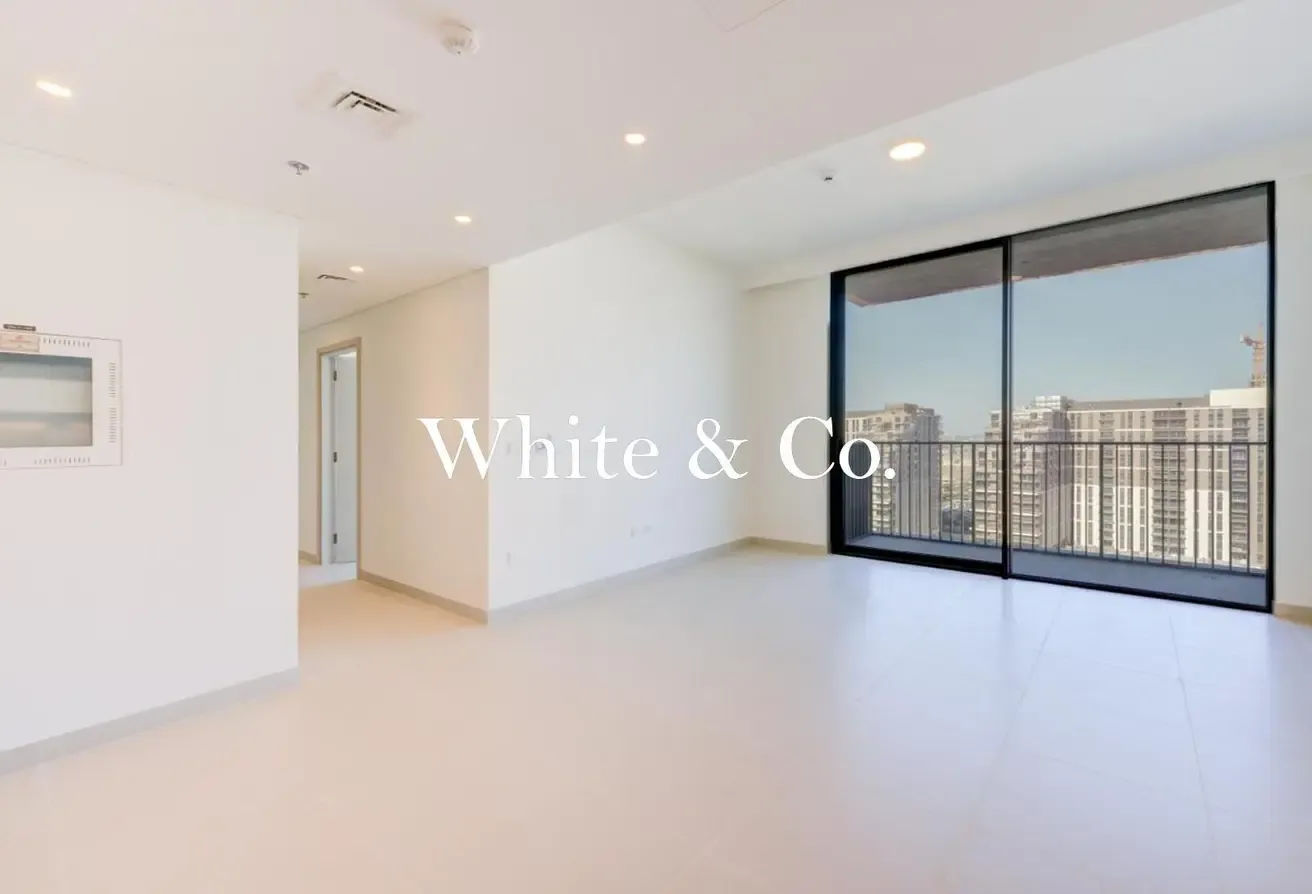 Vacant Now | High Floor | Modern and light