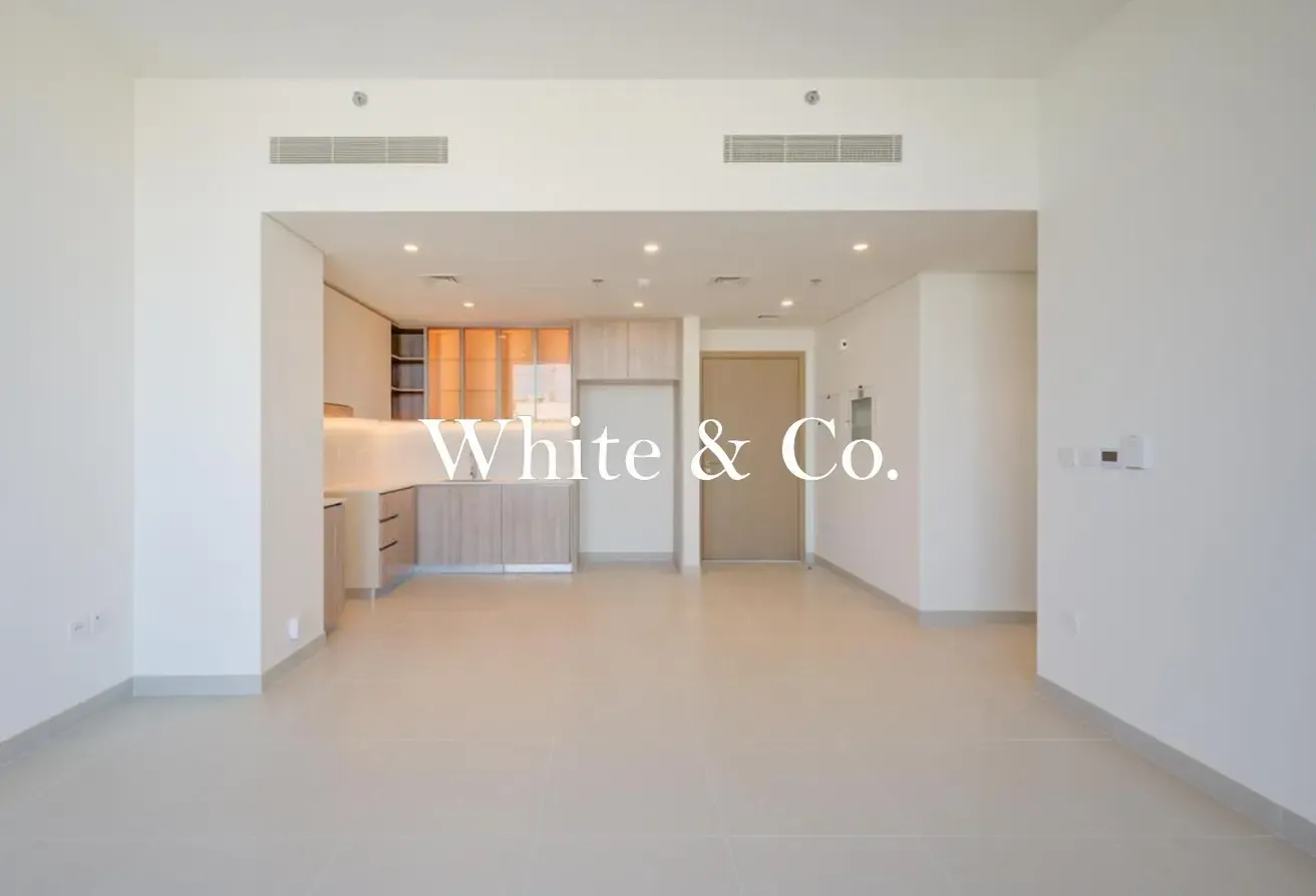 Vacant Now | High Floor | Modern and light