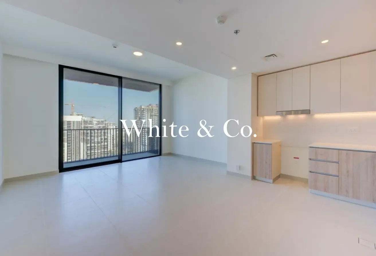 Vacant Now | High Floor | Modern and light