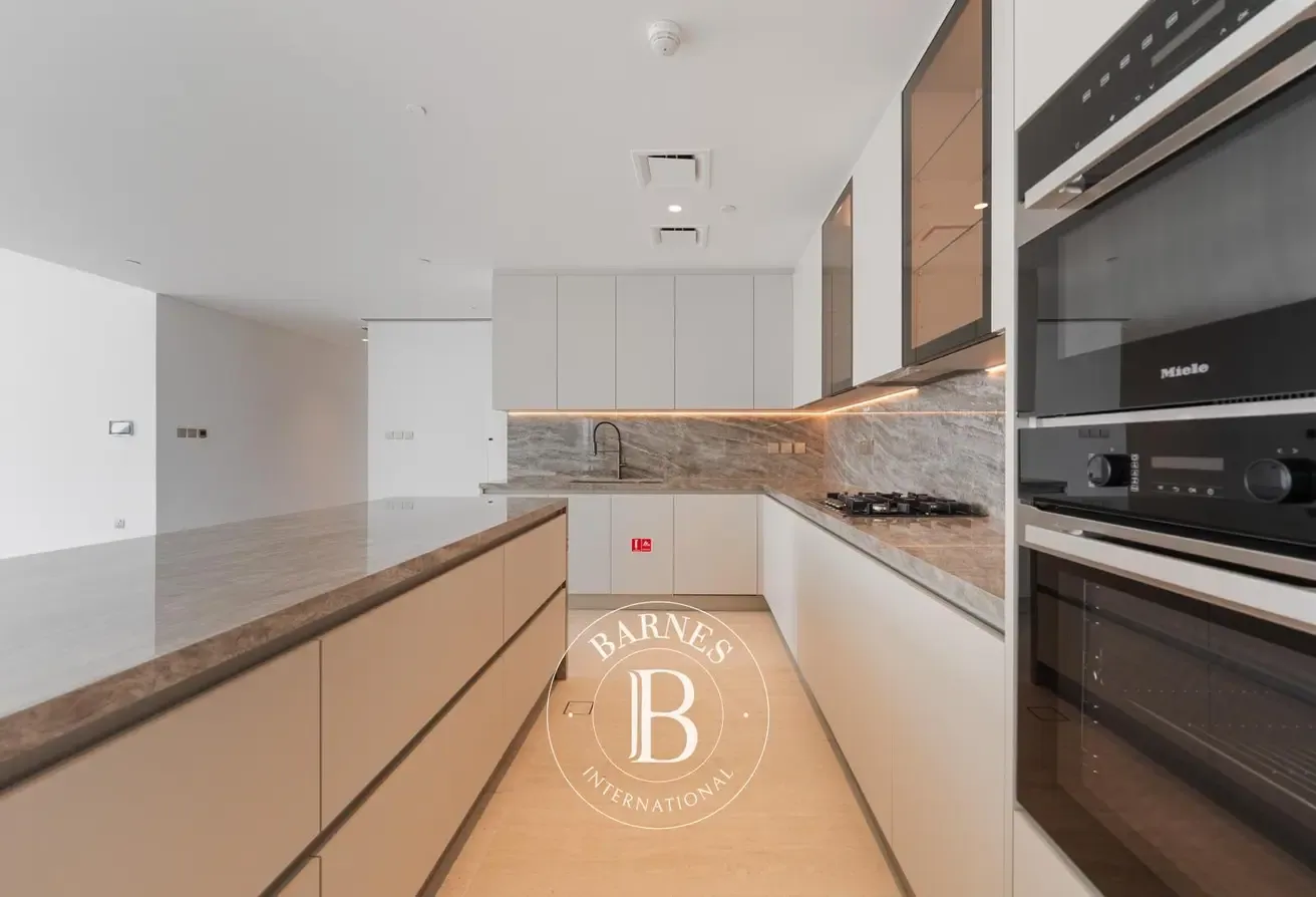 Palm View |  Mid Floor | Brandnew