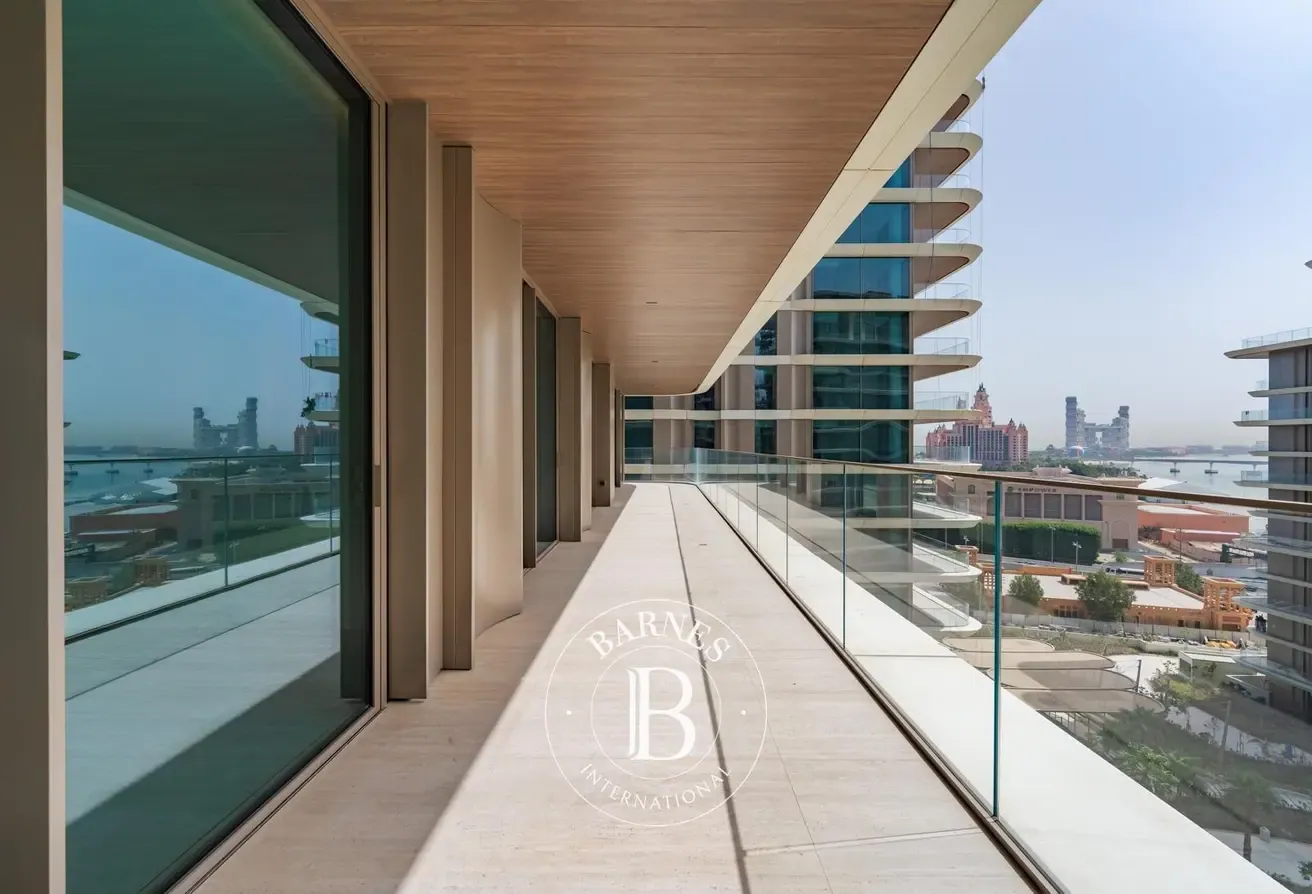 Palm View |  Mid Floor | Brandnew