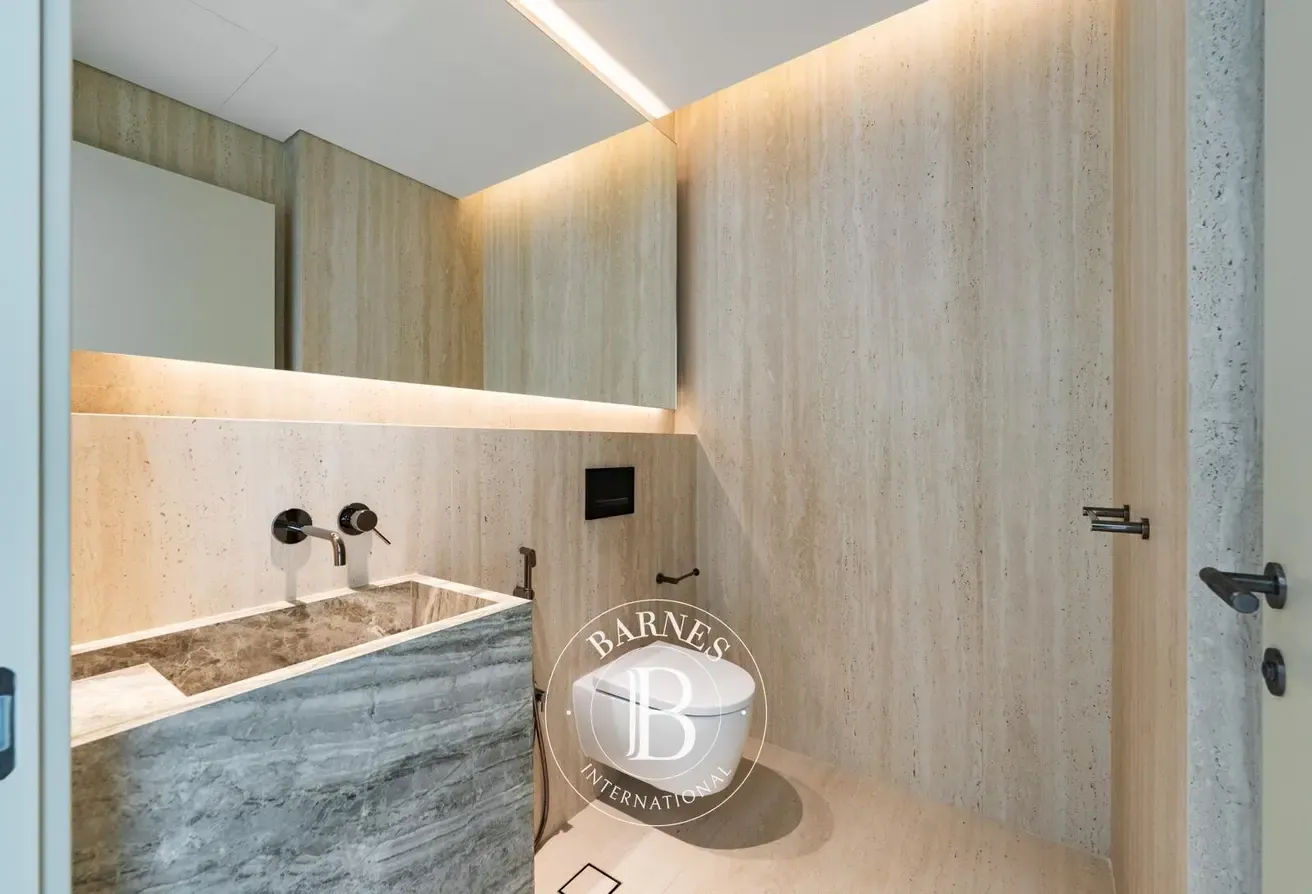 Palm View |  Mid Floor | Brandnew