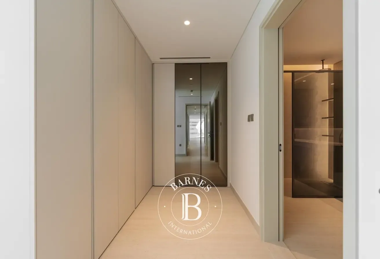 Palm View |  Mid Floor | Brandnew