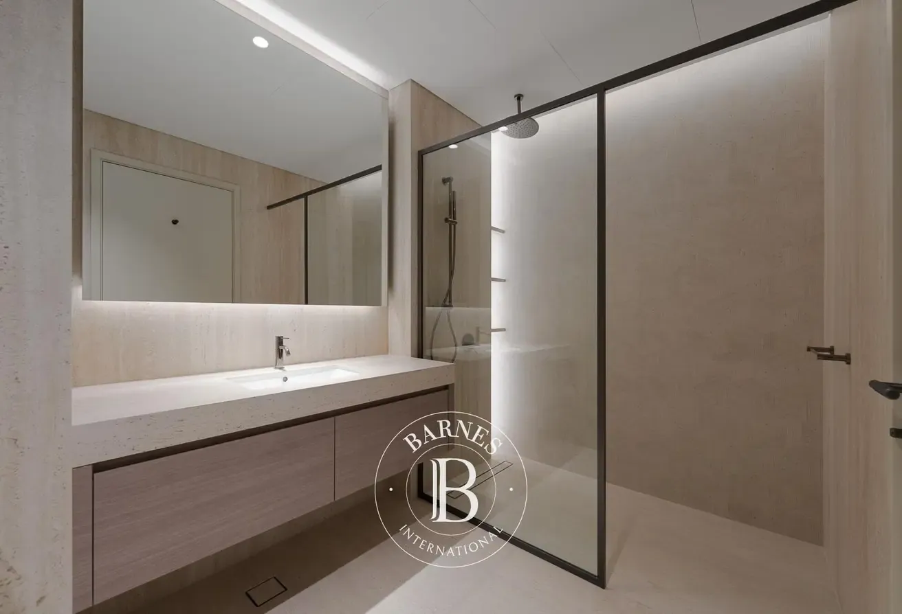 Palm View |  Mid Floor | Brandnew