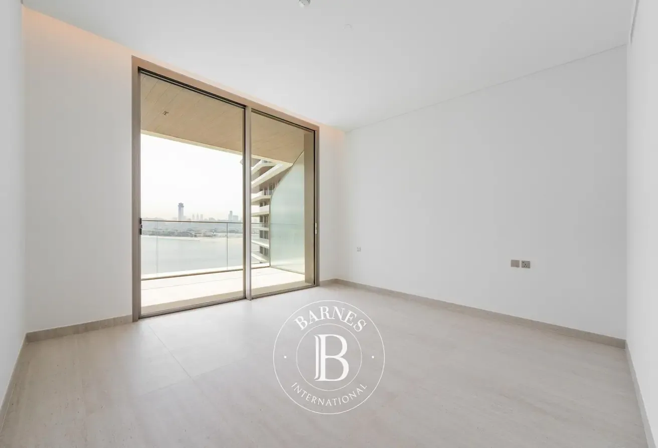 Palm View |  Mid Floor | Brandnew