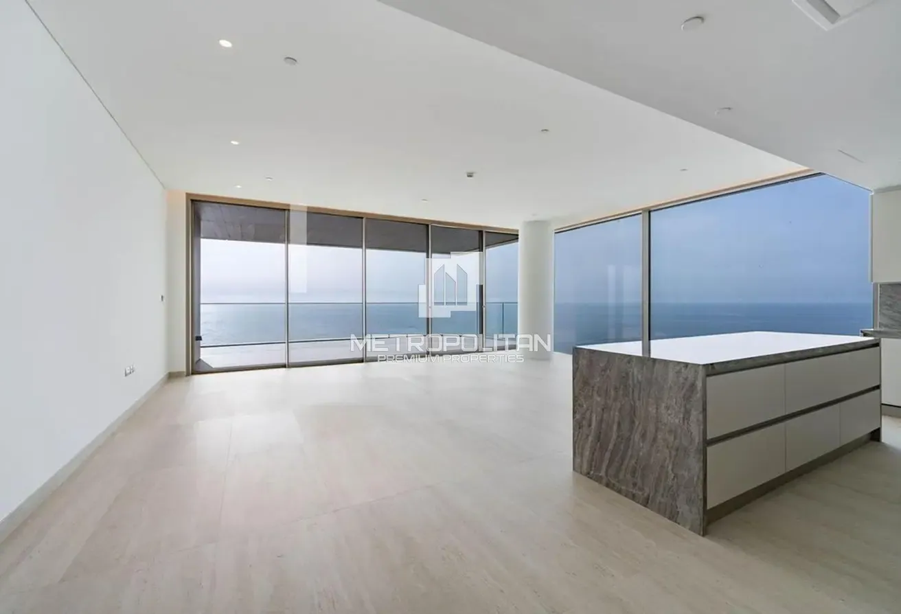 High floor| Sea view| Spacious Layout| Negotiable