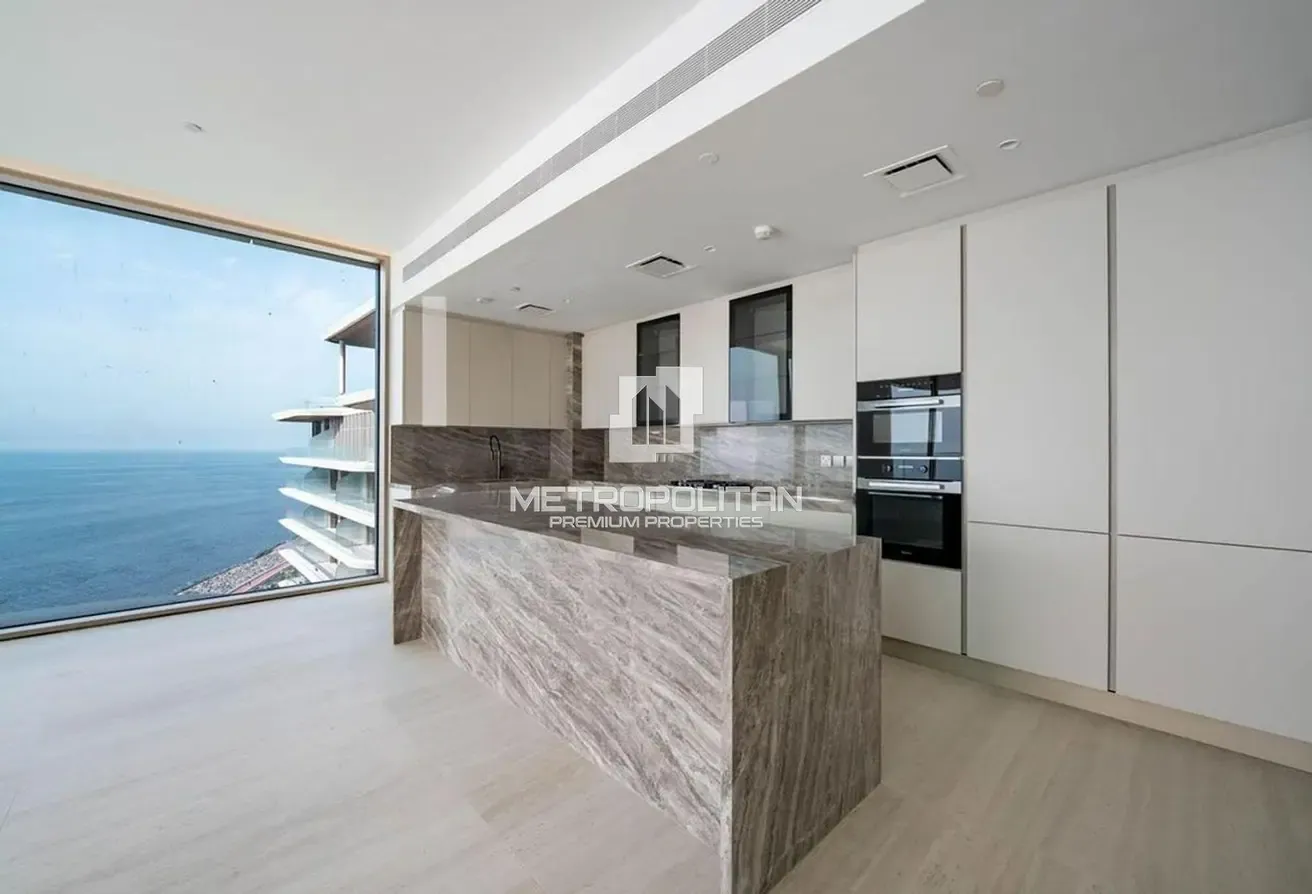 High floor| Sea view| Spacious Layout| Negotiable
