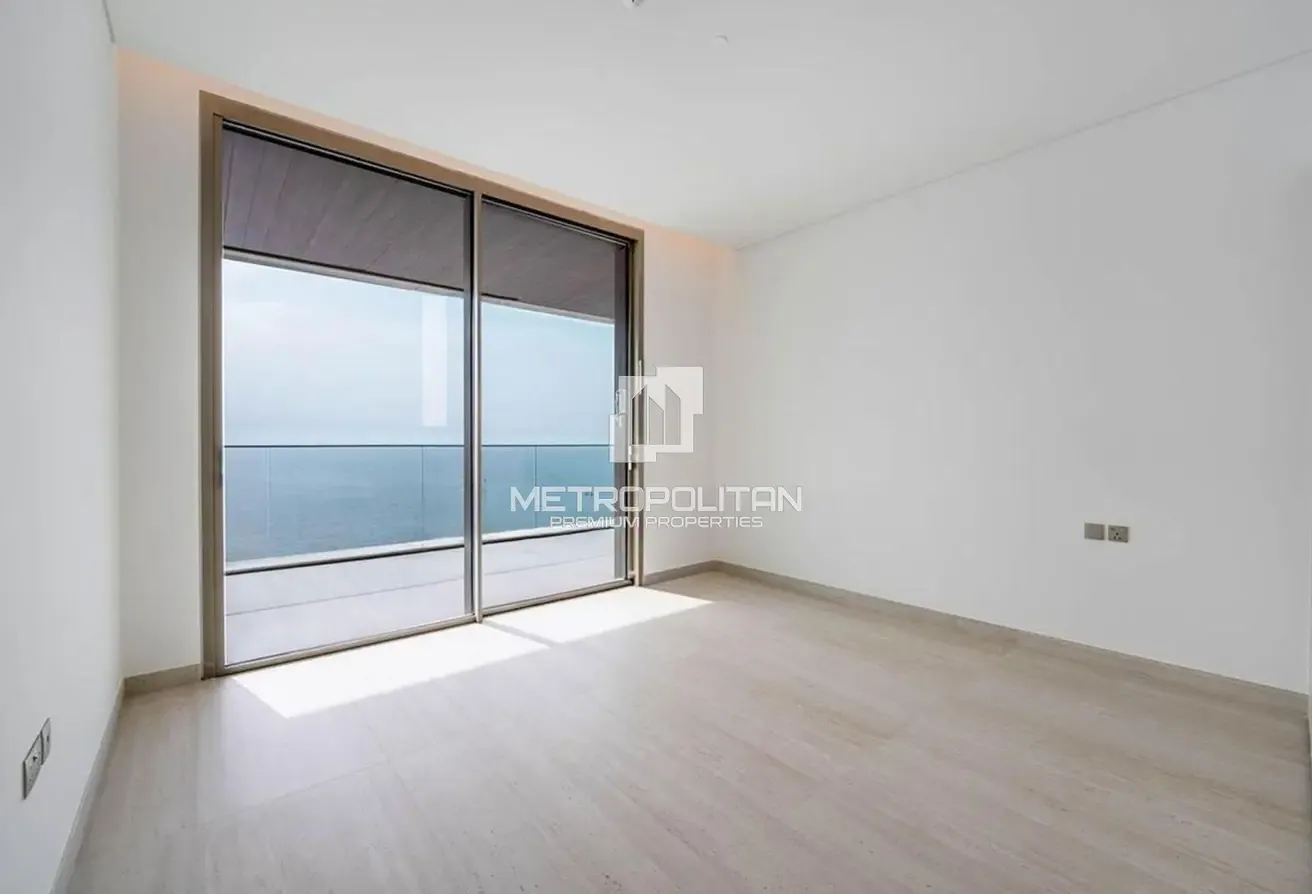 High floor| Sea view| Spacious Layout| Negotiable