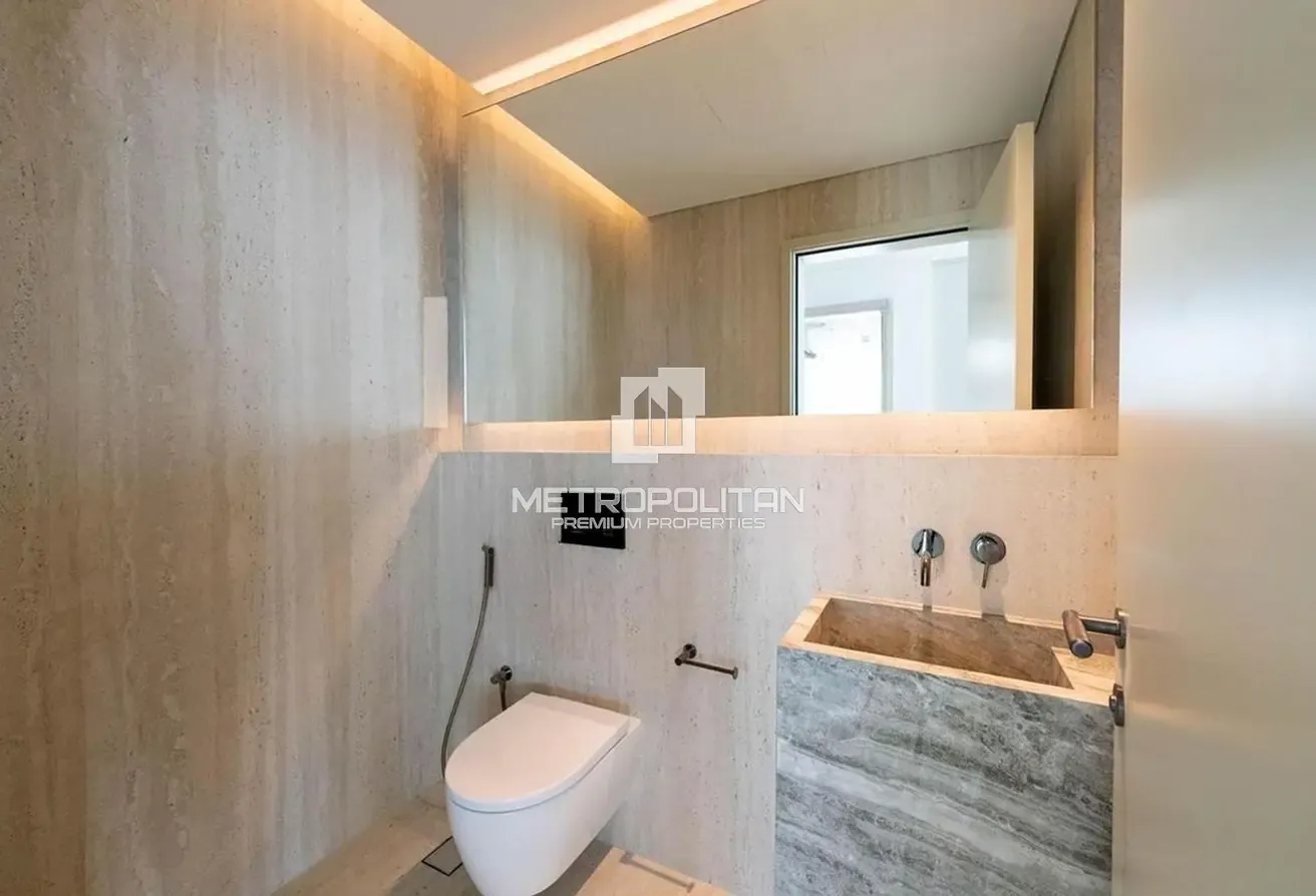 High floor| Sea view| Spacious Layout| Negotiable