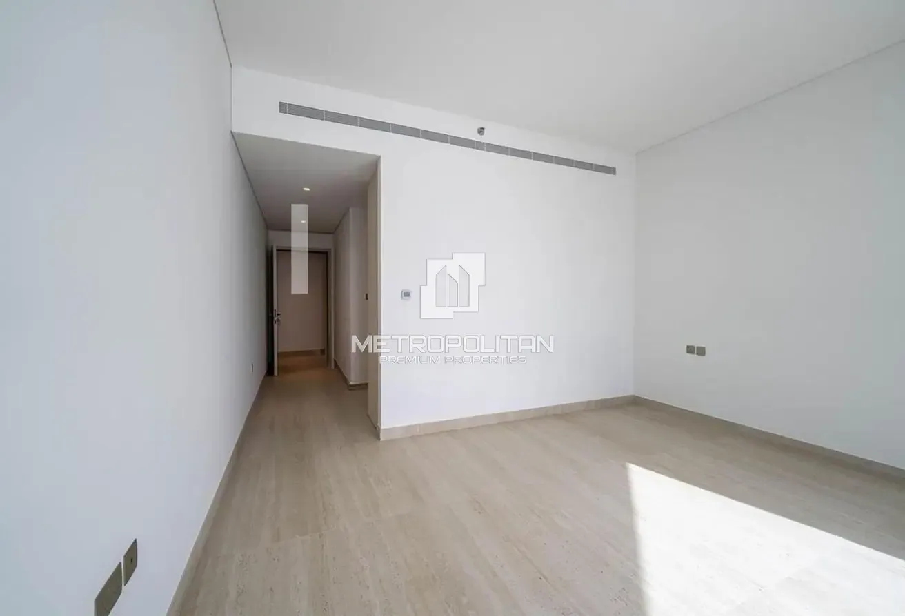 High floor| Sea view| Spacious Layout| Negotiable
