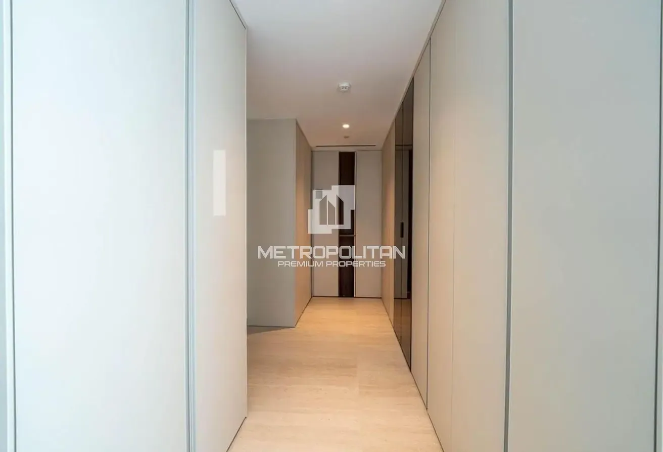 High floor| Sea view| Spacious Layout| Negotiable