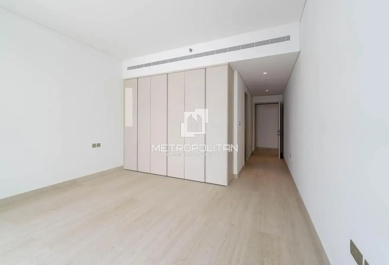 High floor| Sea view| Spacious Layout| Negotiable