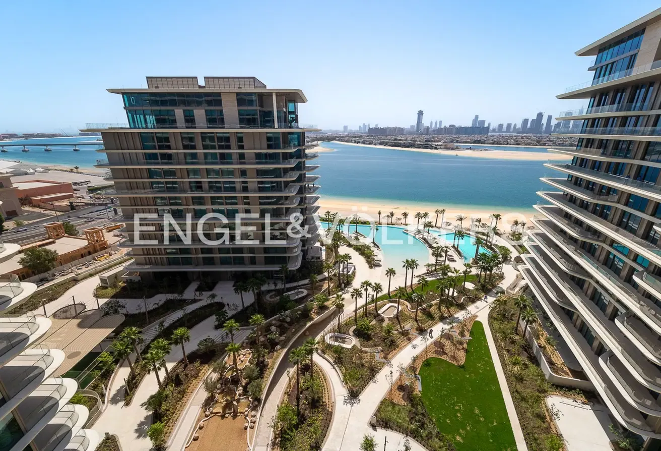 Exclusive Unit with Full Sea and Palm Views