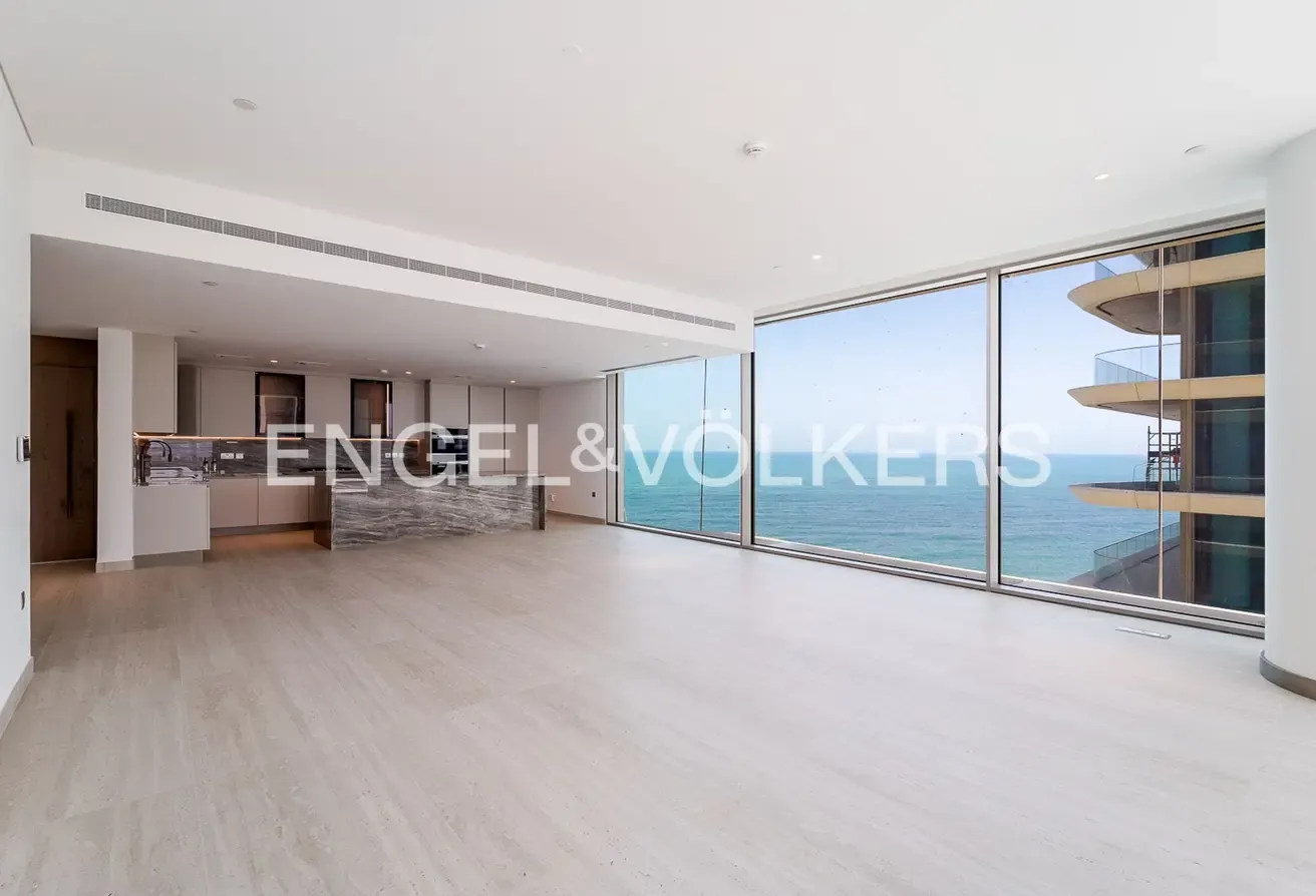Exclusive Unit with Full Sea and Palm Views