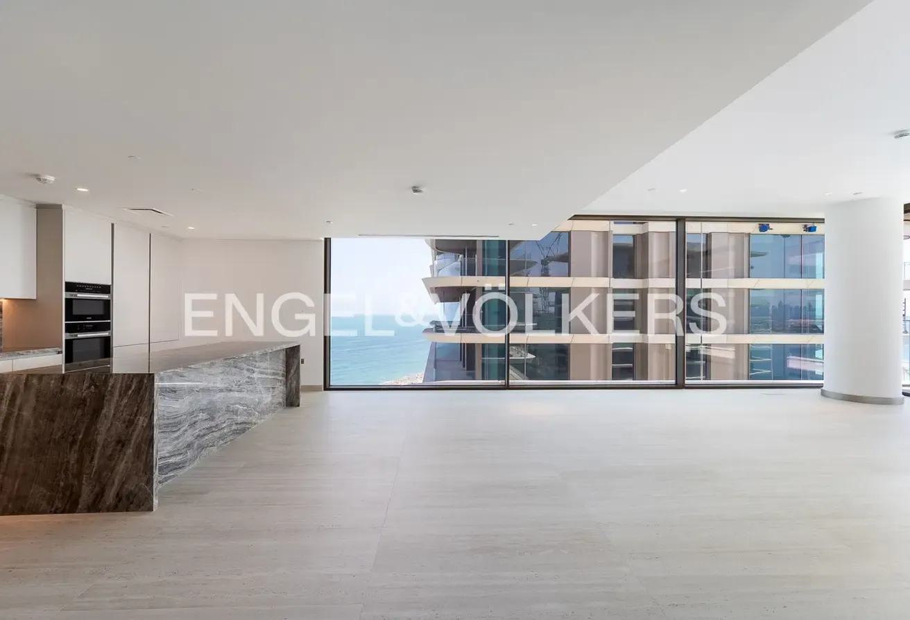 Exclusive Unit with Full Sea and Palm Views
