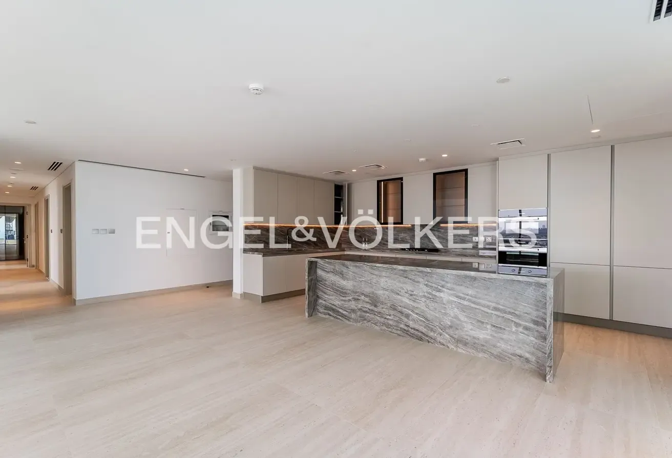Exclusive Unit with Full Sea and Palm Views