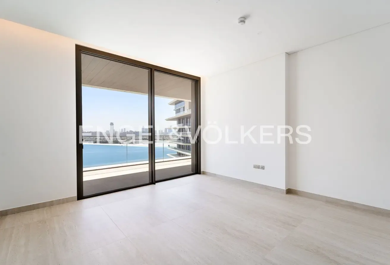 Exclusive Unit with Full Sea and Palm Views