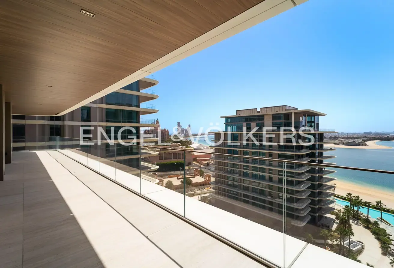 Exclusive Unit with Full Sea and Palm Views