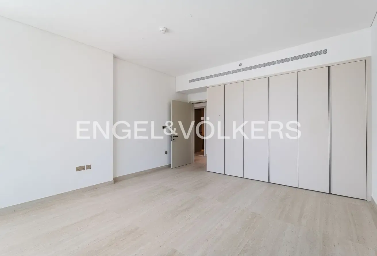 Exclusive Unit with Full Sea and Palm Views