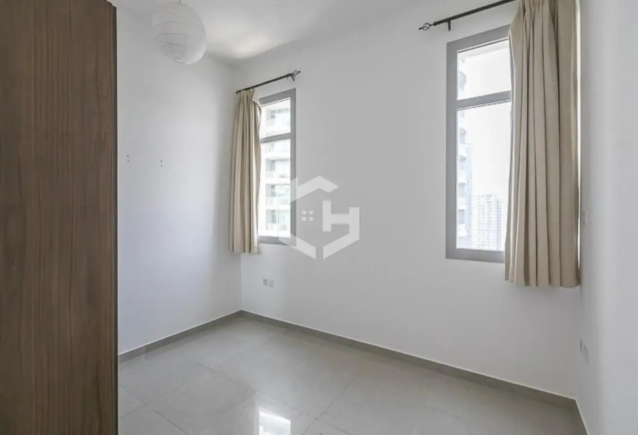 Marina View | Spacious Layout | Vacant