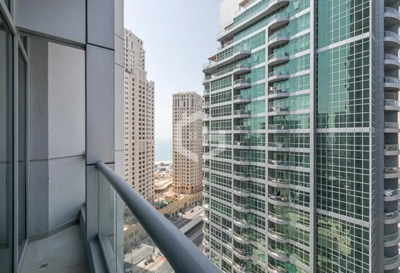 Marina View | Spacious Layout | Vacant