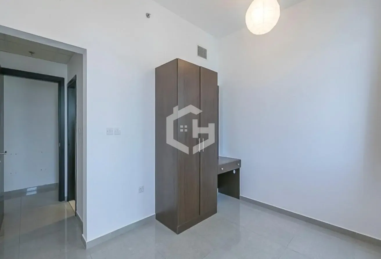Marina View | Spacious Layout | Vacant