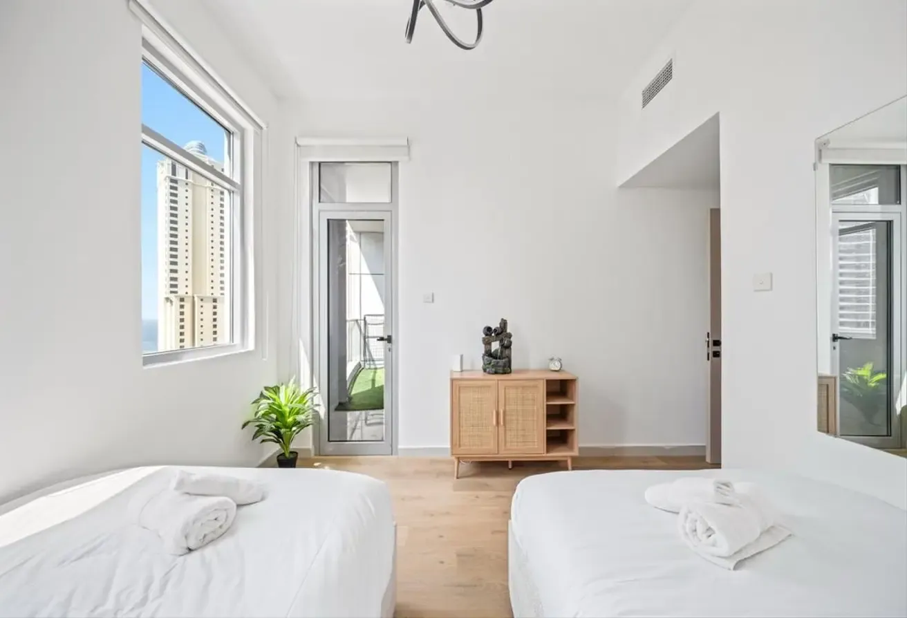 Upgraded 3br | Tennis Court | Marina View