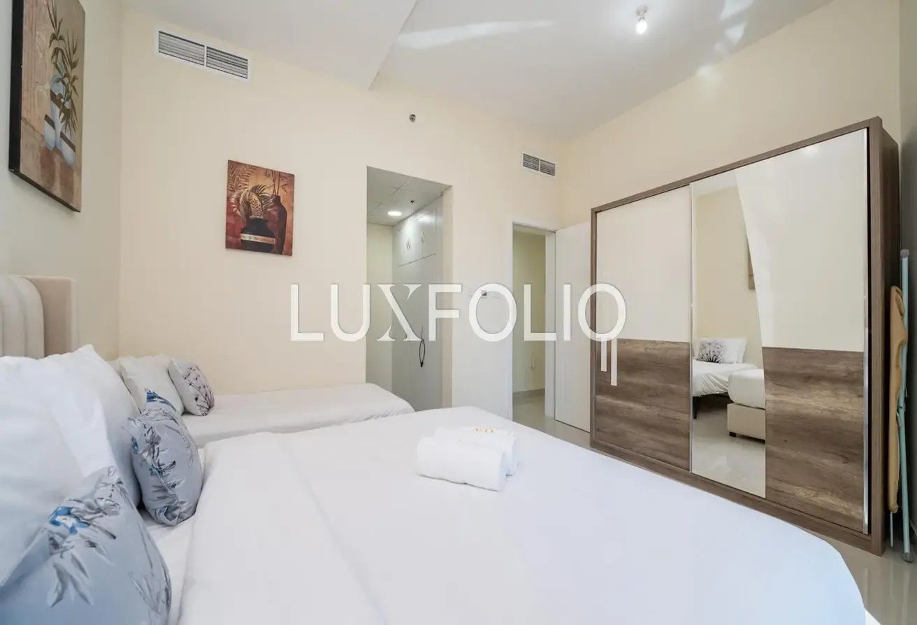 High Floor | 12 Cheques | Marina View