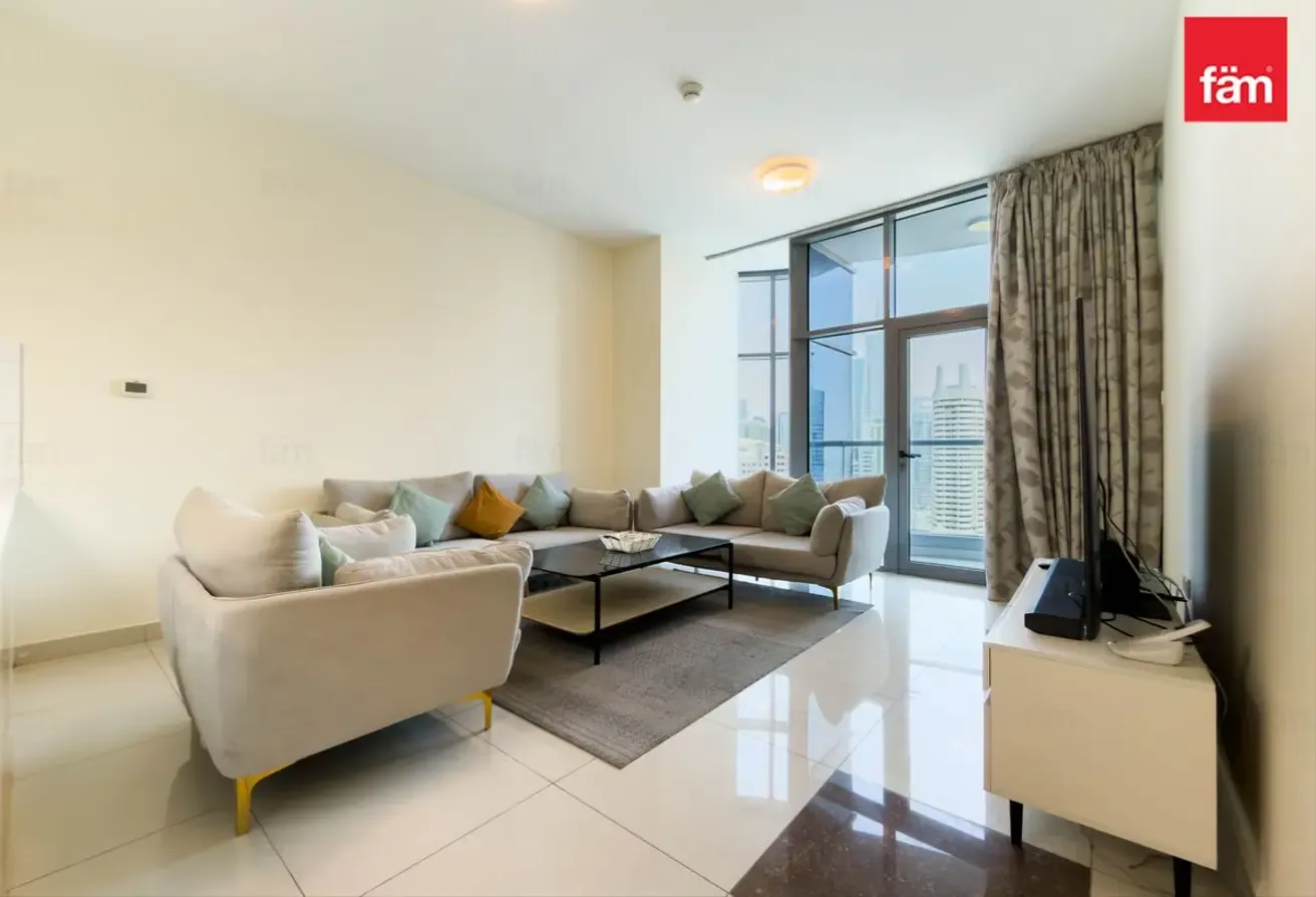 4 en suite bathrooms | Marina Views | Chiller Free