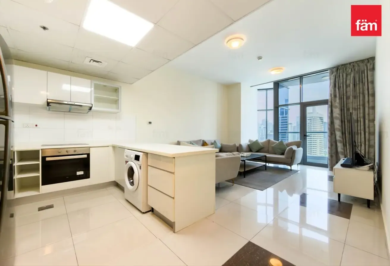4 en suite bathrooms | Marina Views | Chiller Free