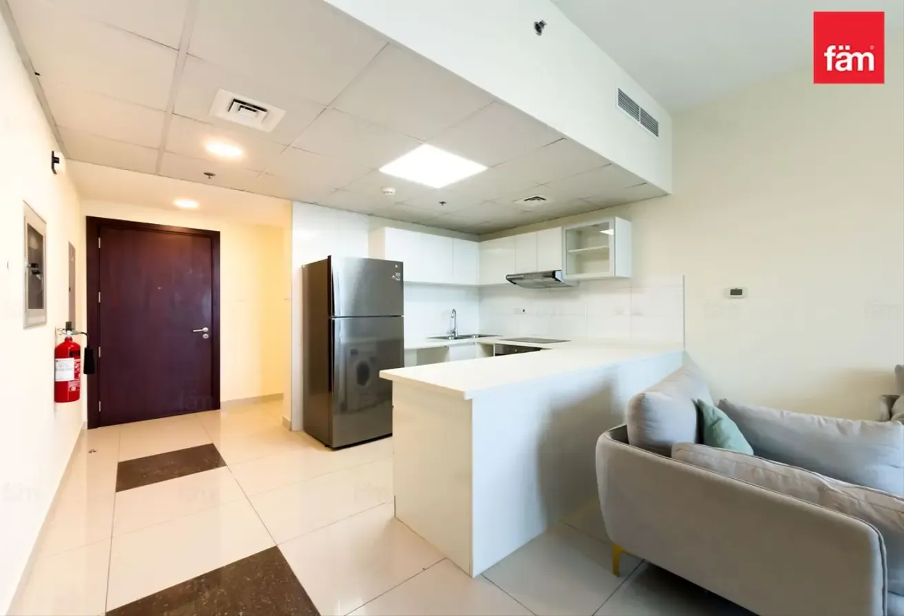 4 en suite bathrooms | Marina Views | Chiller Free
