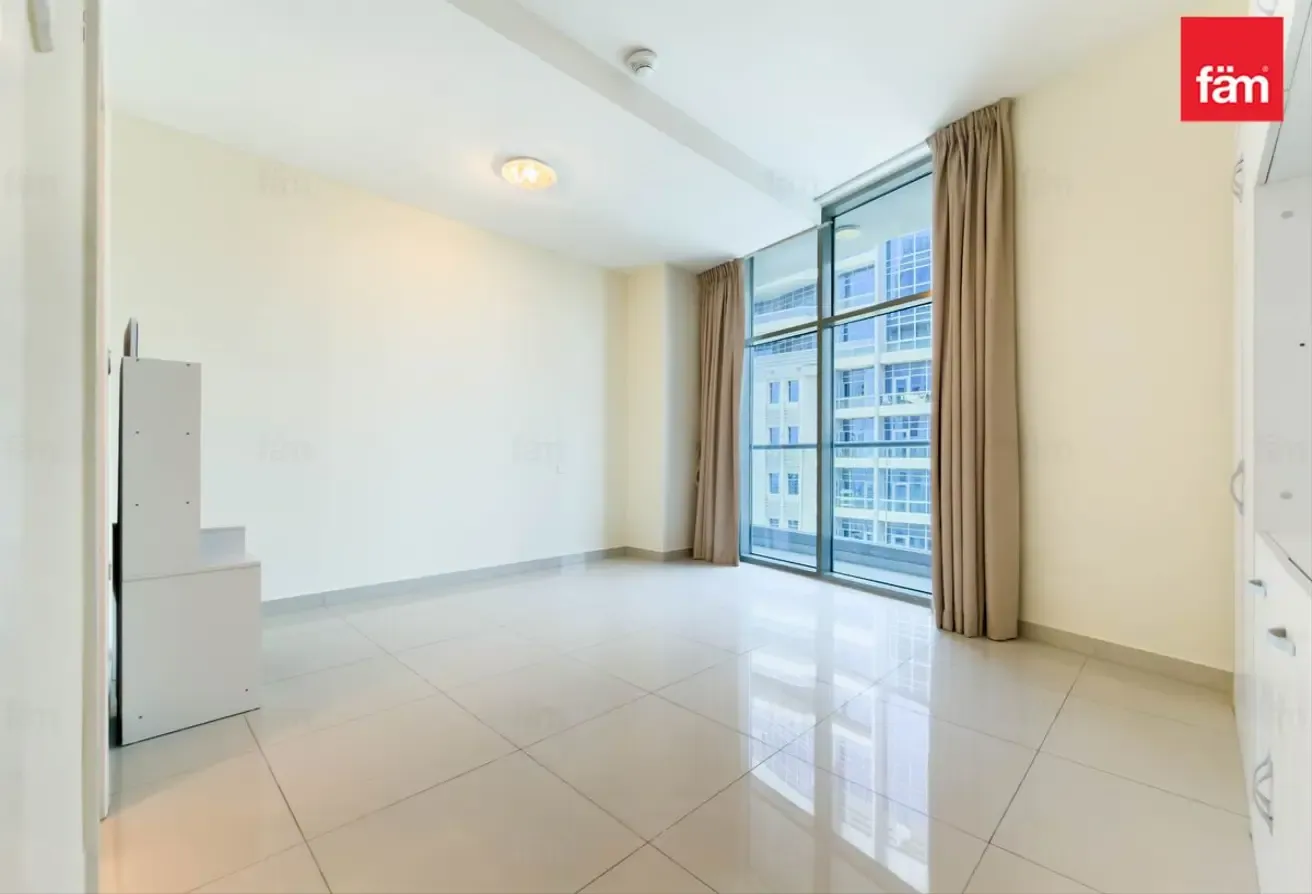 4 en suite bathrooms | Marina Views | Chiller Free