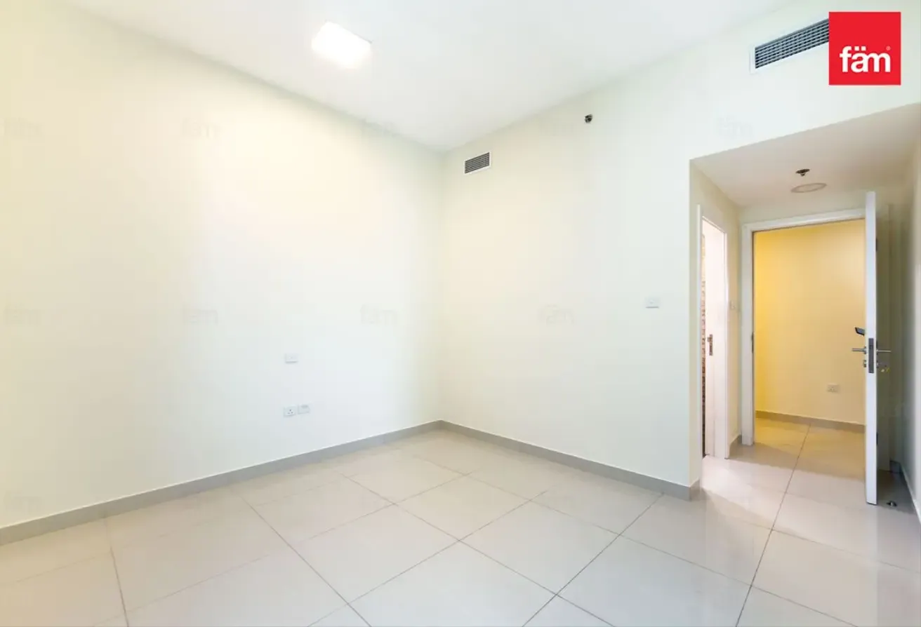 4 en suite bathrooms | Marina Views | Chiller Free