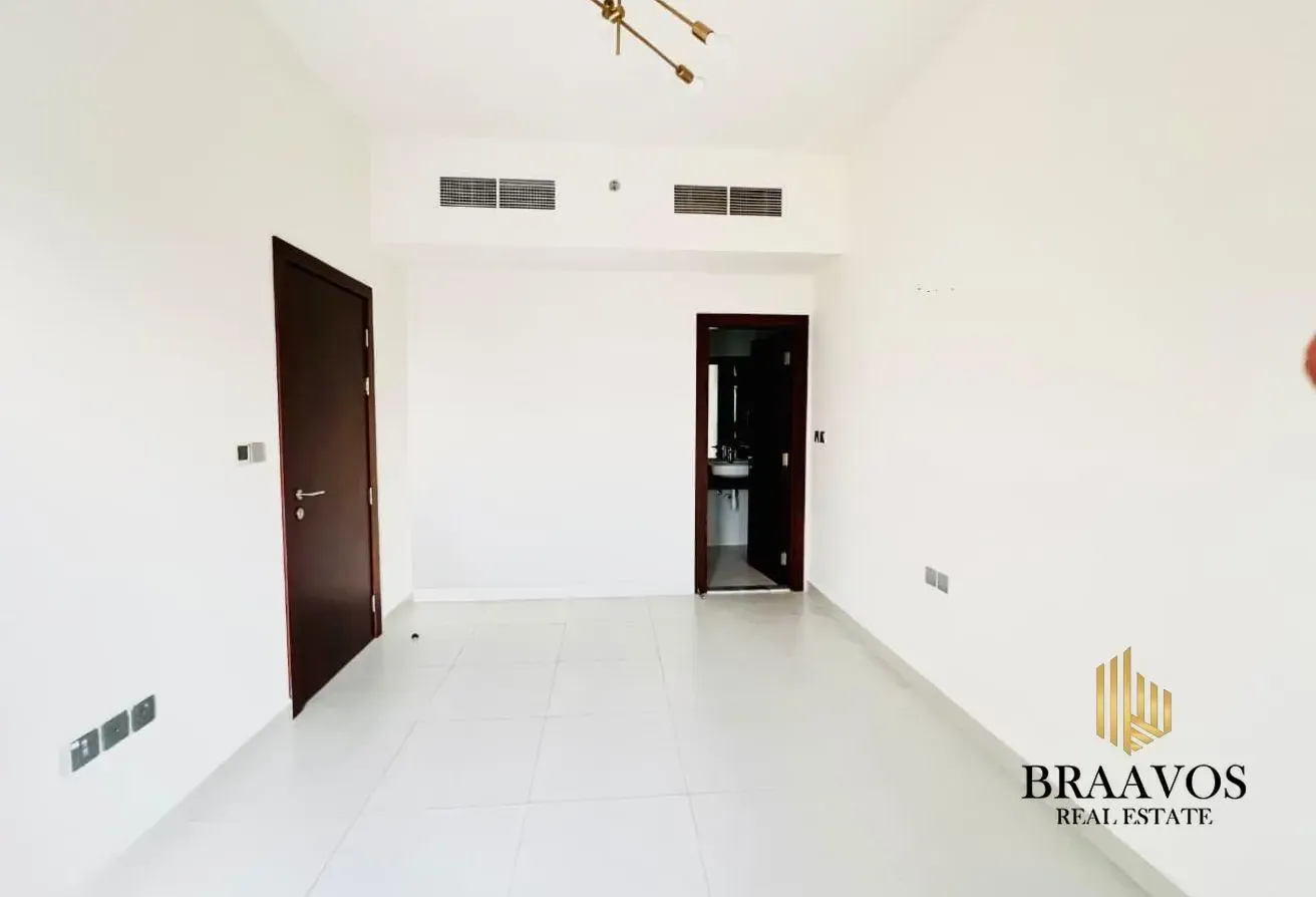2 BR | VACANT | NEAR TO THE EXIT