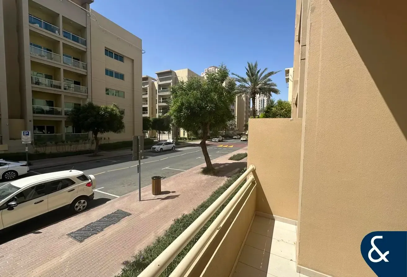 | Furnished | Studio | Upgraded Kitchen |