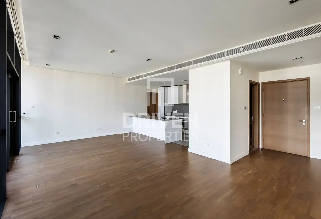 Boulevard View | Prime Location | High Floor