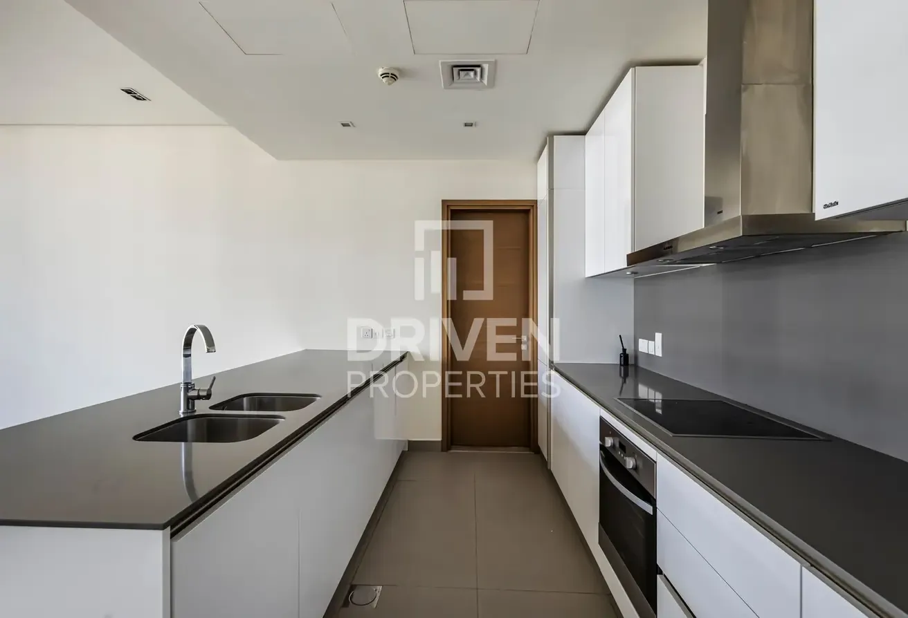 Boulevard View | Prime Location | High Floor