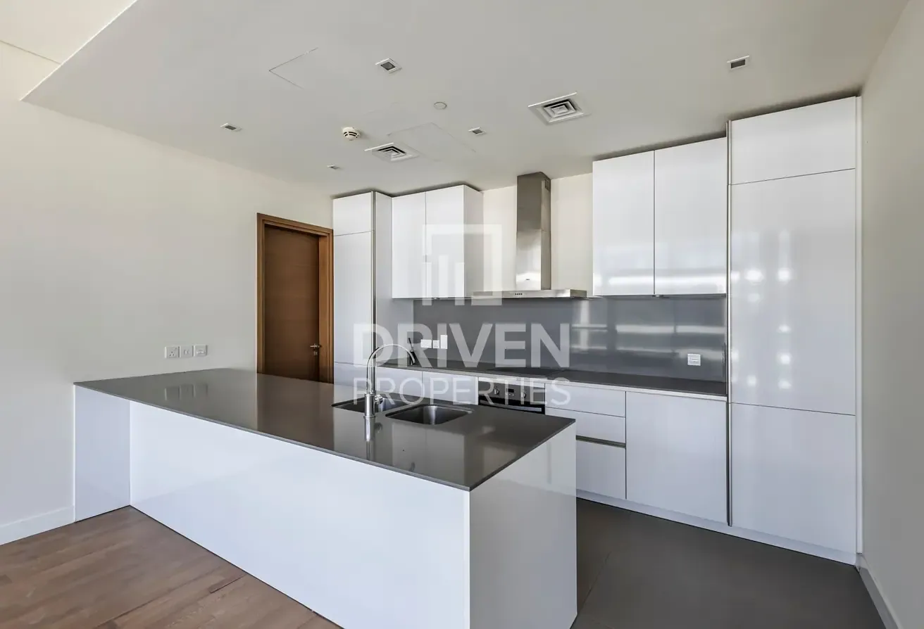Boulevard View | Prime Location | High Floor